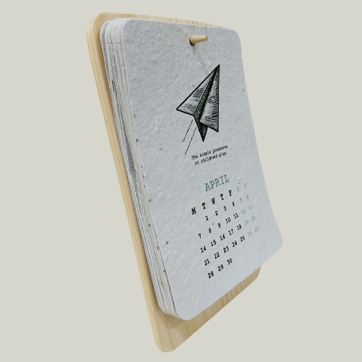 Custom Text Calendar with Stand